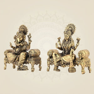 Brass murti of Laxmi Ganesh on Singhasan