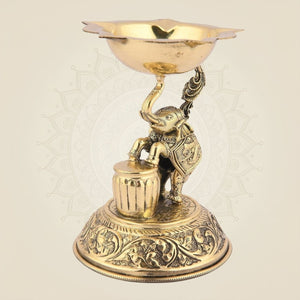 Majestic Brass Elephant Lamp– 4.75" Handcrafted Oil Diya for Festive & Decor - Luxeartisanship